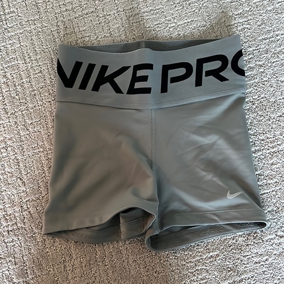 Nike Pro Shorts - Picture 2 of 7